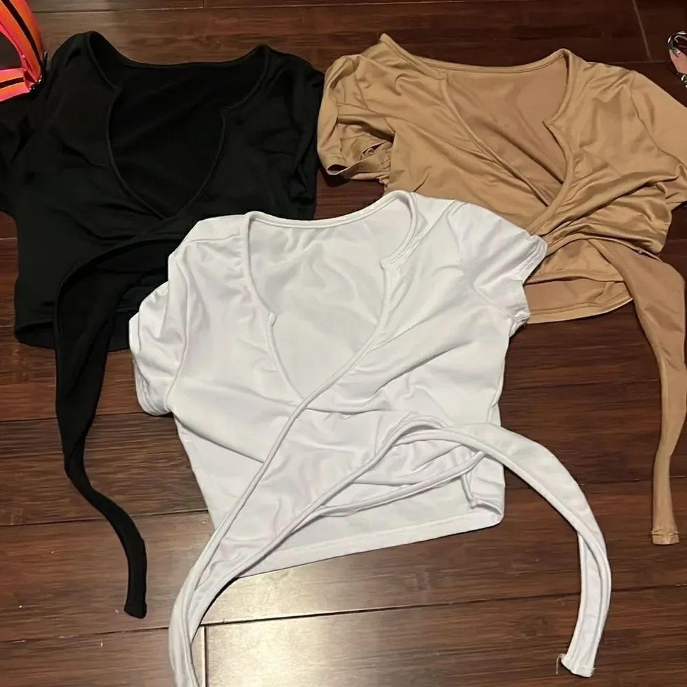 2 Wrap Stretch T Shirts - Bundle Black & Tan Size Medium - Front Tie Shirts